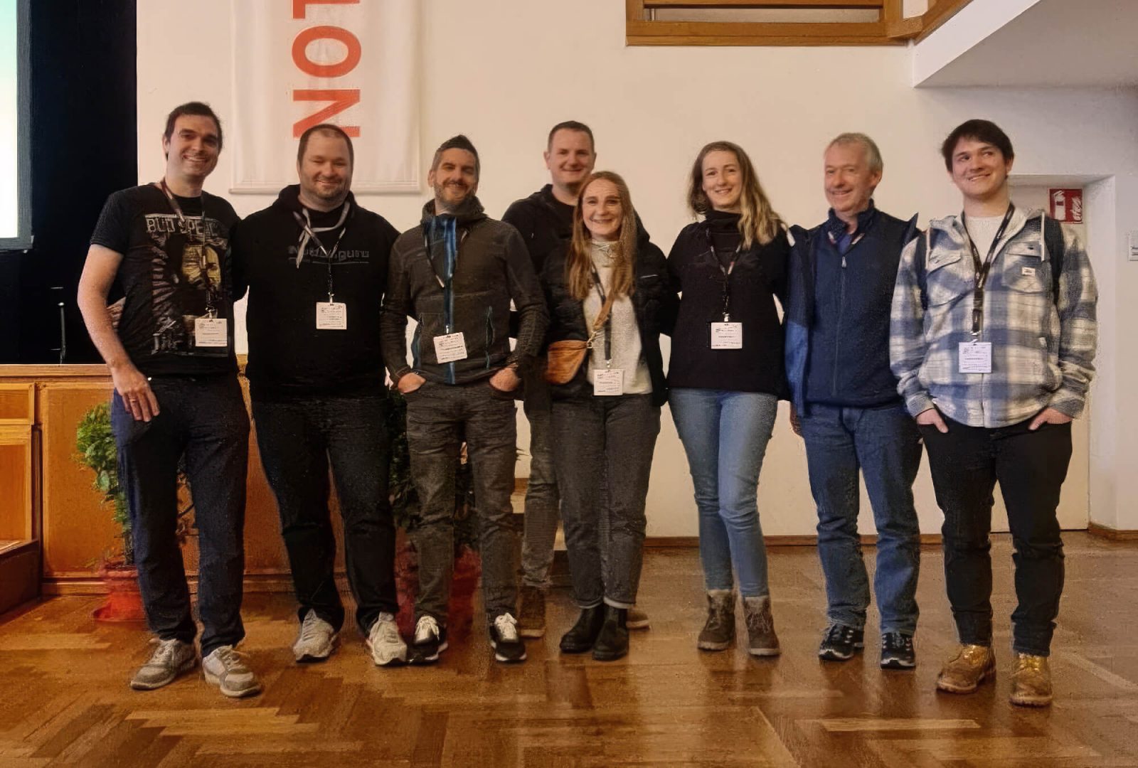 Gruppenbild KAP-Rettungsdienst mit 8 Männern und Frauen beim Symposium für präklinische und klinische Notfallmedizin, genannt „Notfallgäu”.